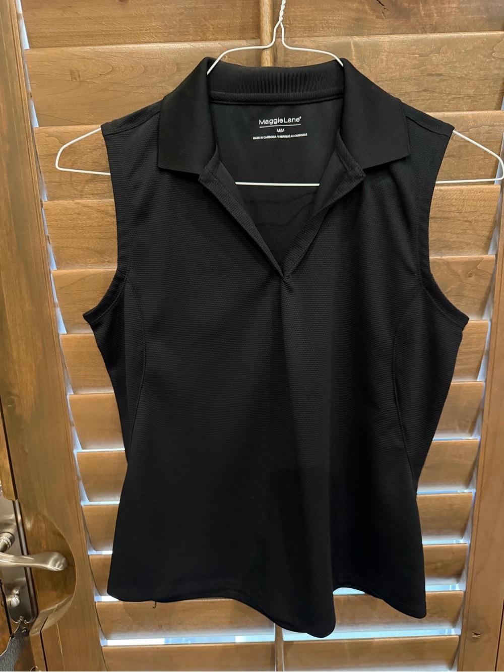 Maggie Lane Sleeveless Golf Shirt - Size M. NWOT.